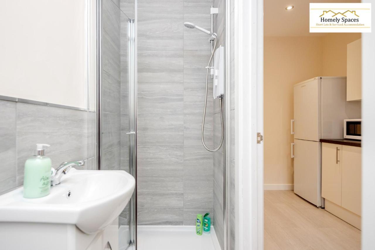 Bedford Hospital Victoria Apartments A And B By Homely Spaces Short Lets & Serviced Accommodation Екстер'єр фото