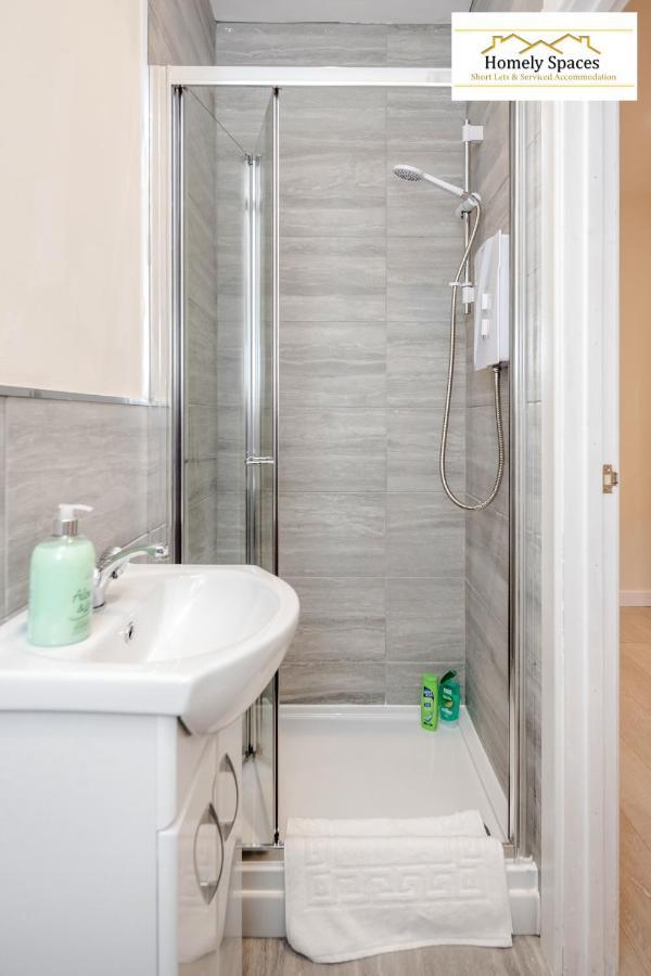 Bedford Hospital Victoria Apartments A And B By Homely Spaces Short Lets & Serviced Accommodation Екстер'єр фото